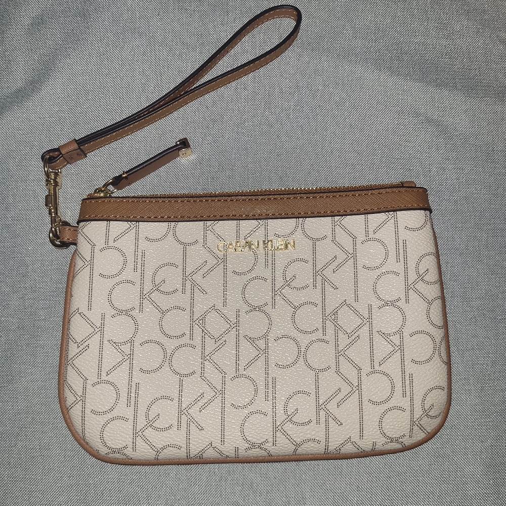 Calvin Klein Wristlet Wallet White and Tan Card Slots New Clutch Purse